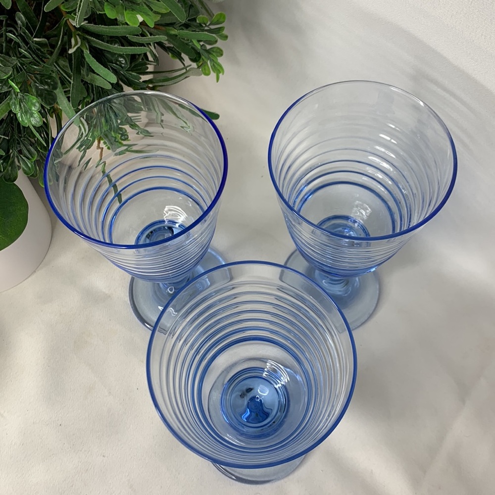 Set of 3 beautiful pale Blue ridged wine / water glasses / goblets - Picture 3 of 9